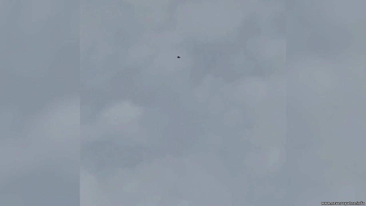 Черный НЛО треугольной формы замечен парящим над Пакистаном